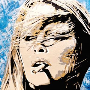 Portrait de Brigitte Bardot les cheveux dans le vent