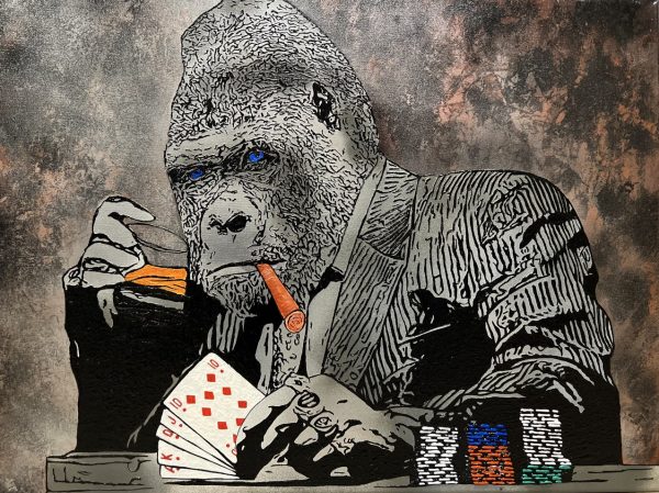 portrait d'un gorille montrant une quinte flush royale au poker